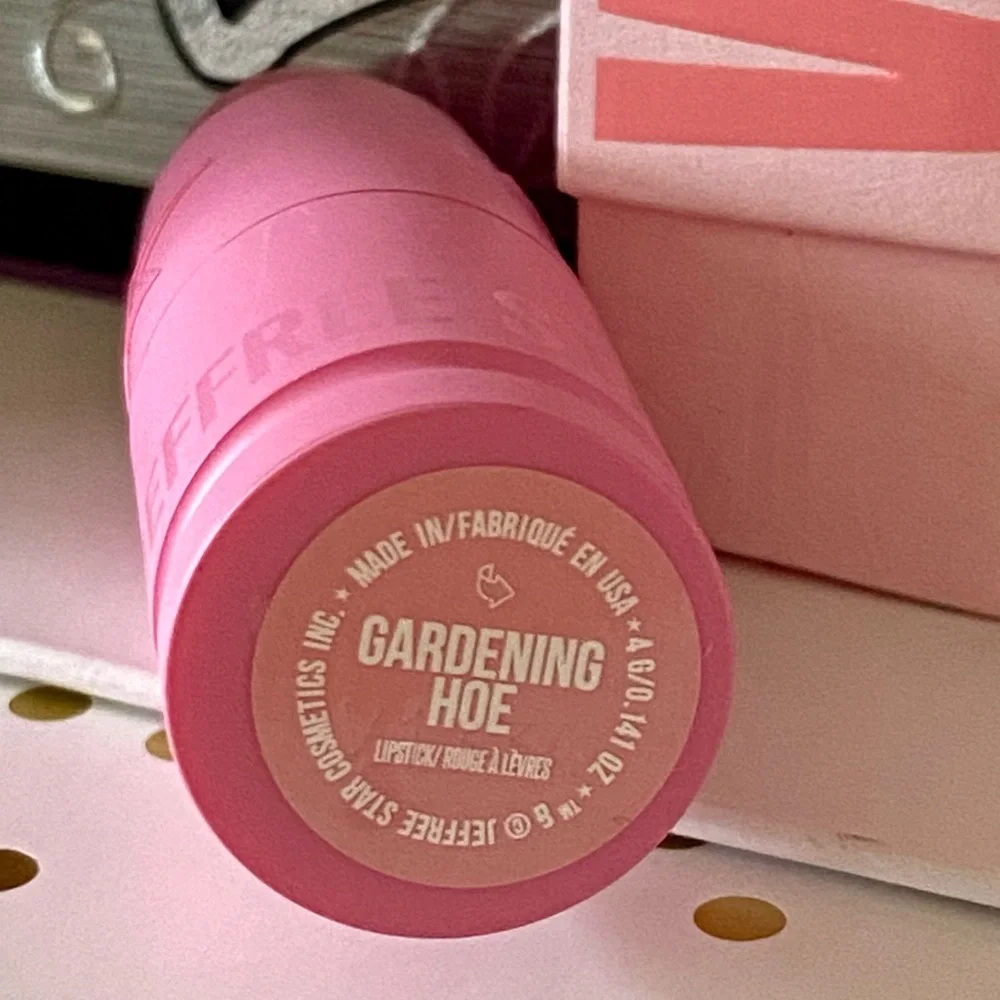 💎 Jeffree Star Velvet Trap Lipstick in Shade GARDENING HO*